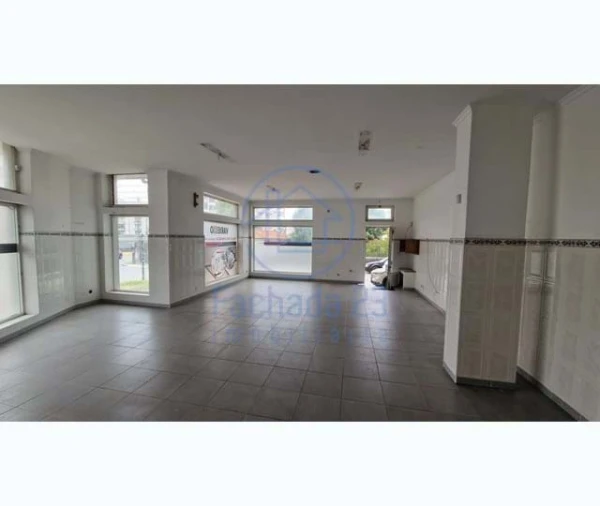 Negócio para Venda em Santa Marinha e São Pedro da Afurada