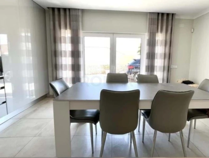 Moradia T5 para Venda em São Silvestre Foto 6