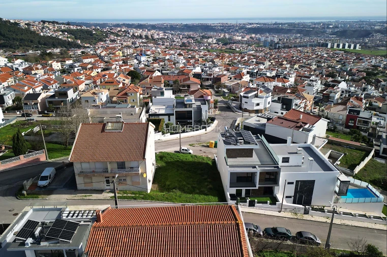 Terreno para Venda em Pontinha e Famões Foto 11