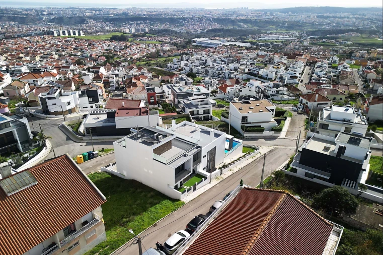Terreno para Venda em Pontinha e Famões Foto 10