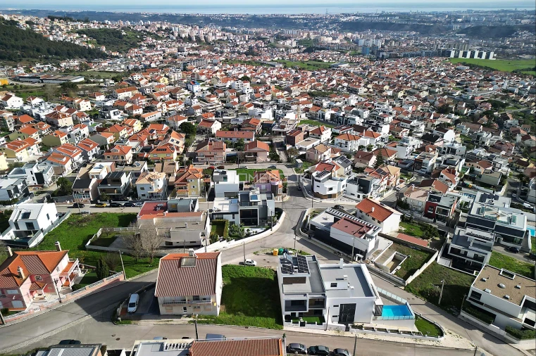 Terreno para Venda em Pontinha e Famões Foto 6