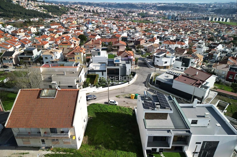 Terreno para Venda em Pontinha e Famões Foto 9