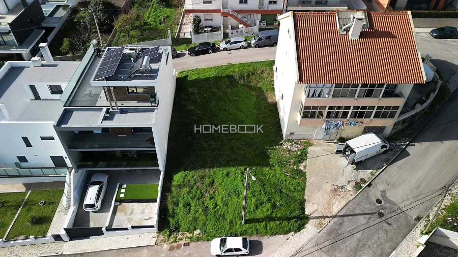 Terreno para Venda em Pontinha e Famões