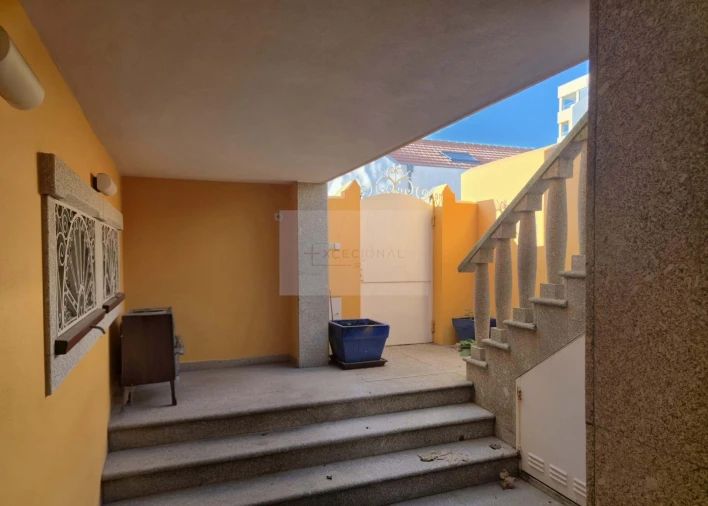 Moradia T4 para Venda em Espinho Foto 3