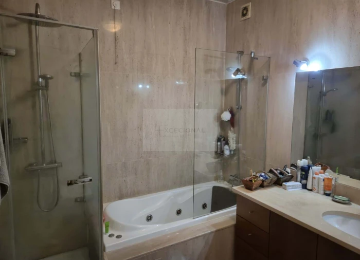 Moradia T4 para Venda em Espinho Foto 27