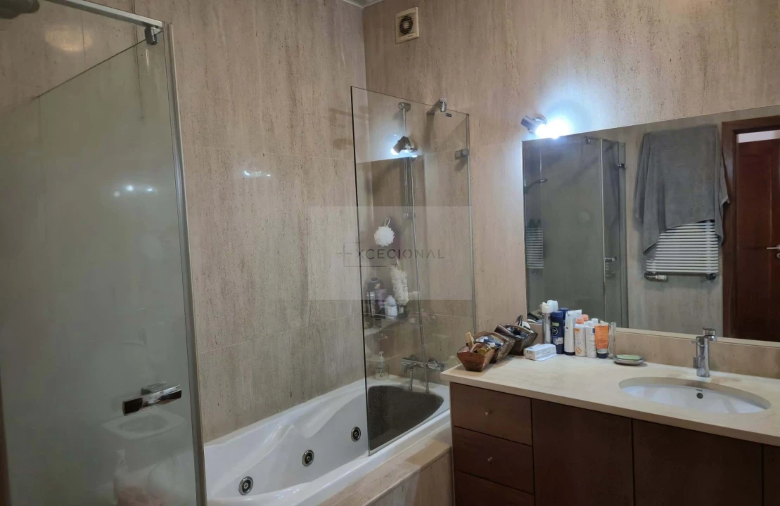 Moradia T4 para Venda em Espinho Foto 26