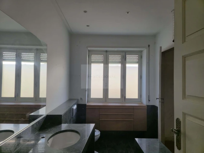 Apartamento T5 para Venda em Espinho Foto 16