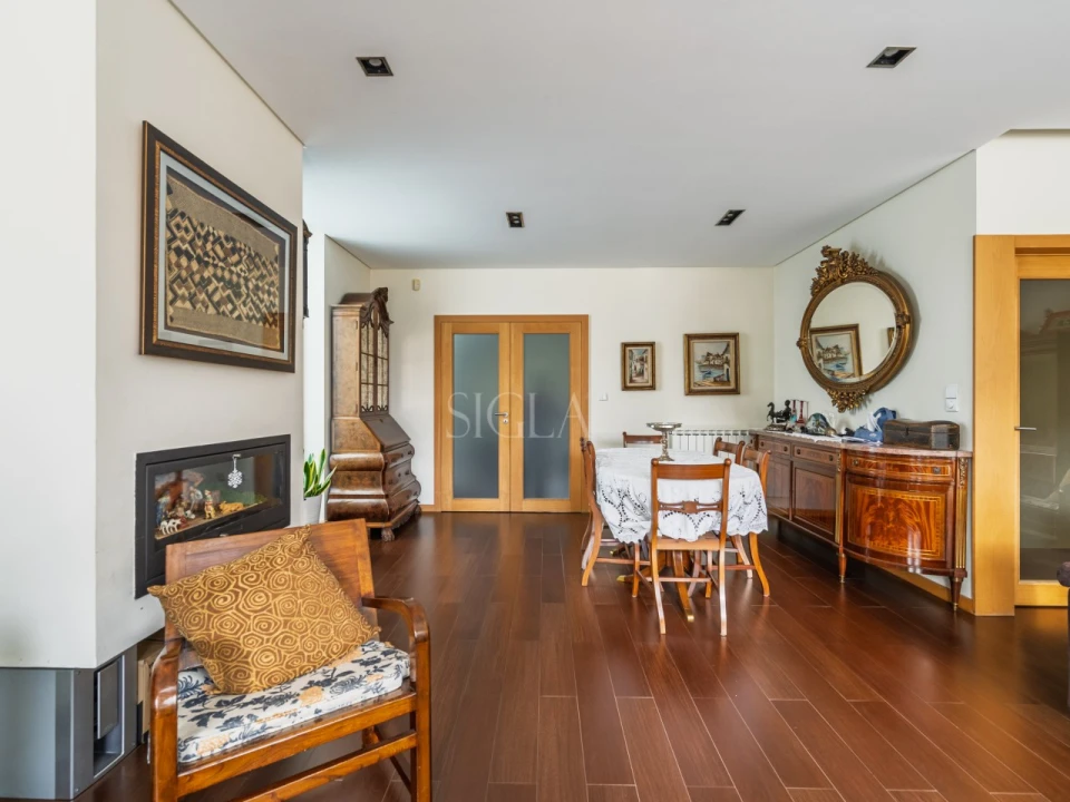 Moradia T4 para Venda em Arcozelo Foto 10