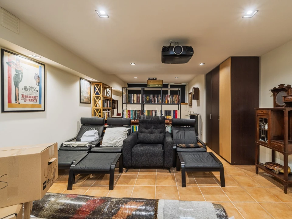 Moradia T4 para Venda em Arcozelo Foto 17