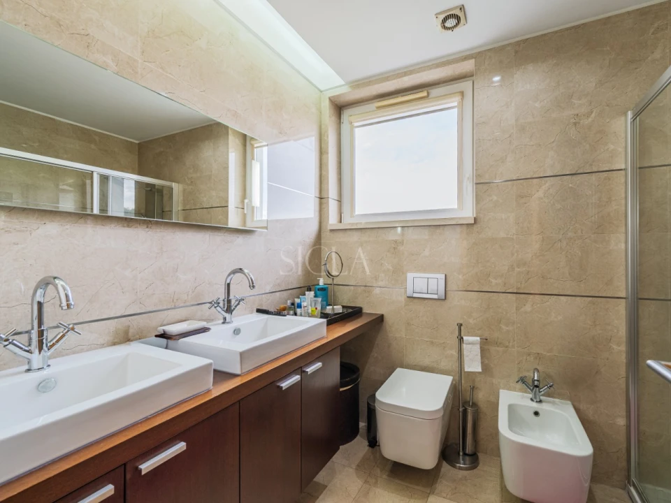 Moradia T4 para Venda em Arcozelo Foto 33