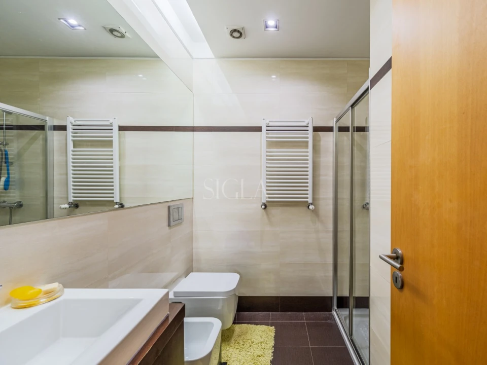 Moradia T4 para Venda em Arcozelo Foto 35