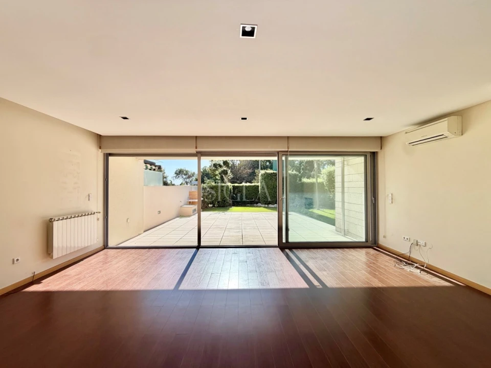 Moradia T4 para Venda em Arcozelo Foto 10