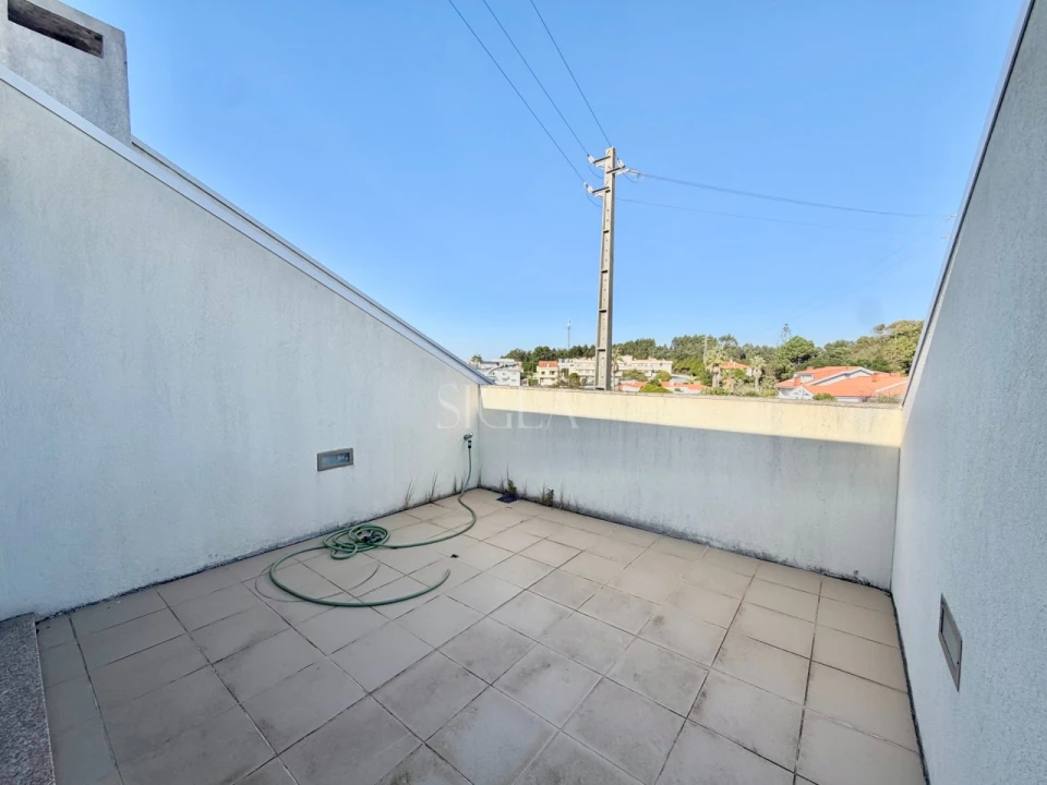Moradia T4 para Venda em Arcozelo Foto 32