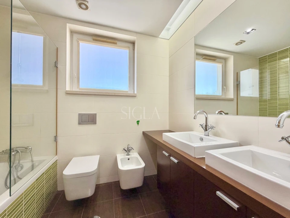Moradia T4 para Venda em Arcozelo Foto 36