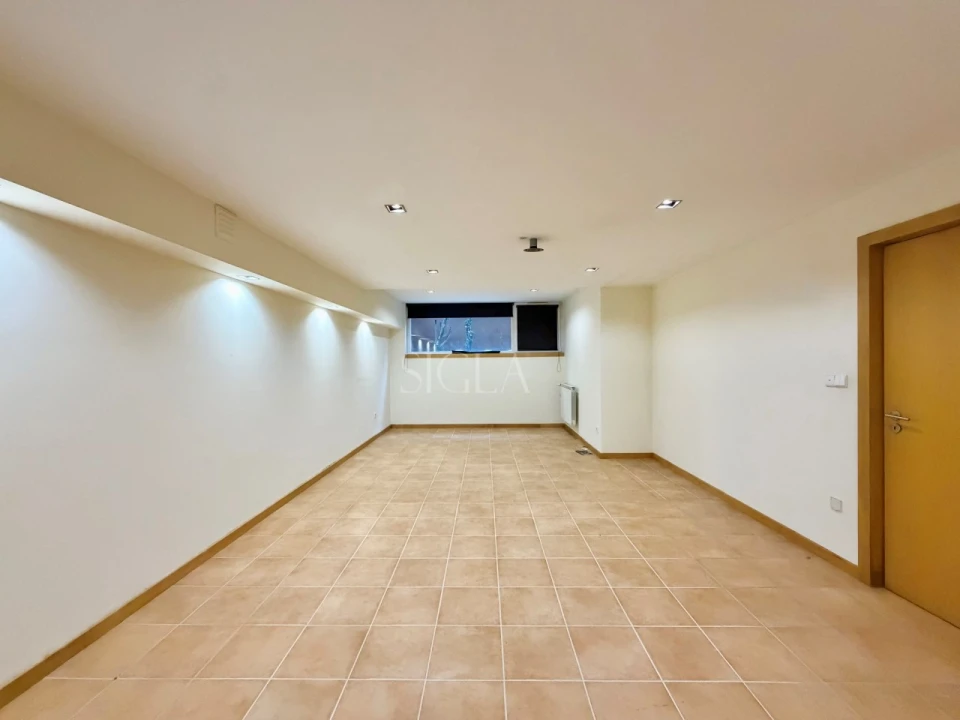 Moradia T4 para Venda em Arcozelo Foto 39