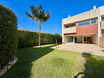Moradia T4 para Venda em Arcozelo