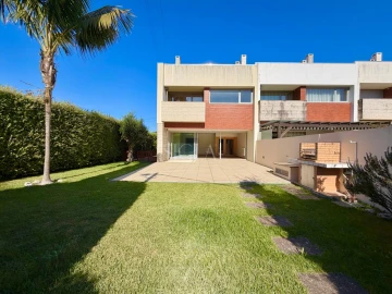 Moradia T4 para Venda em Arcozelo