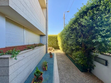 Moradia T4 para Venda em Arcozelo