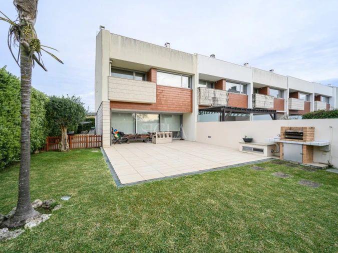 Moradia T4 para Venda em Arcozelo Foto 6