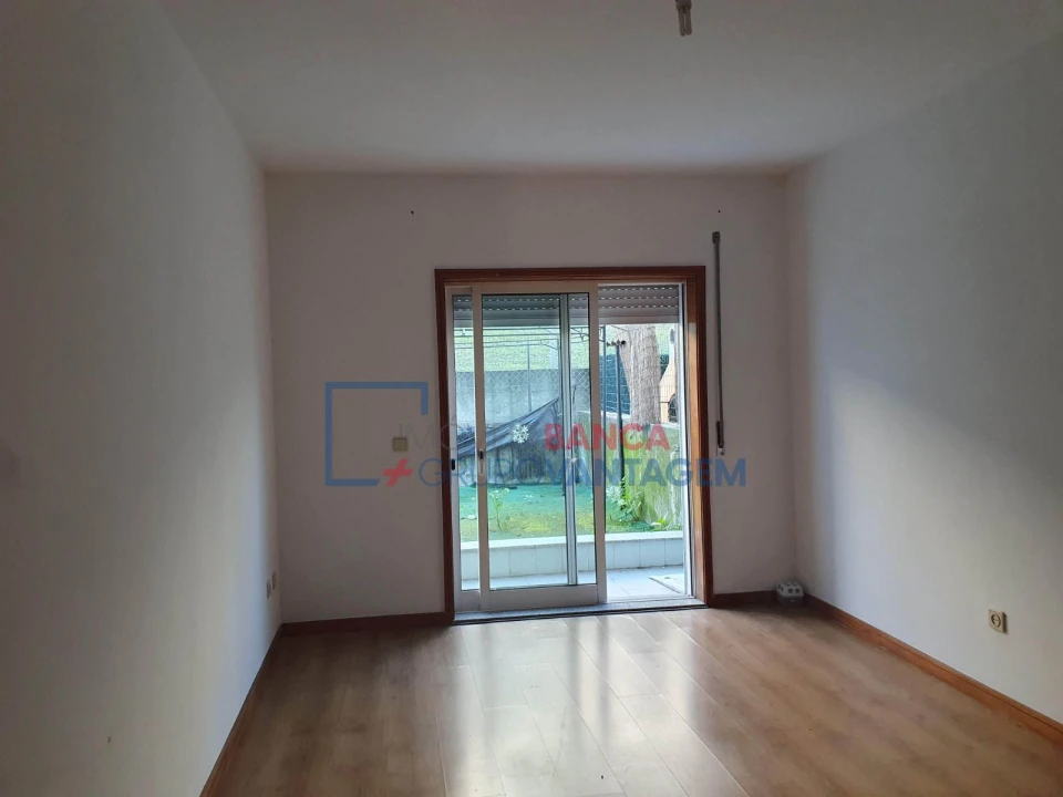 Apartamento T2 para Venda em Canelas Foto 10