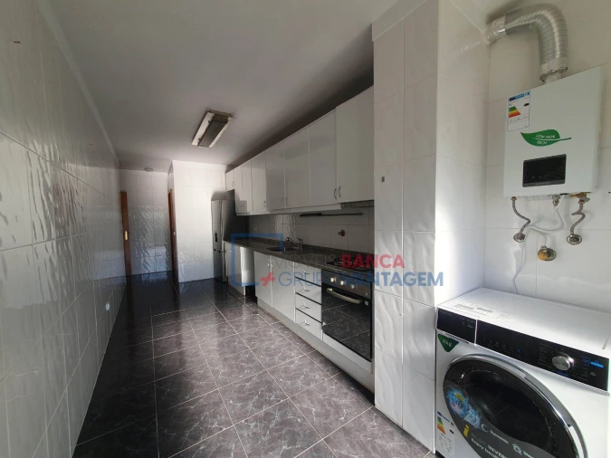 Apartamento T2 para Venda em Canelas Foto 5