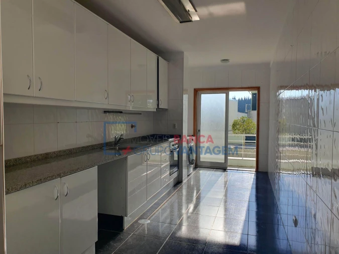 Apartamento T2 para Venda em Canelas Foto 7