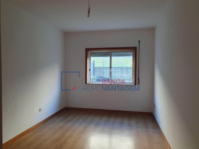 Apartamento T2 para Venda em Canelas Foto 9