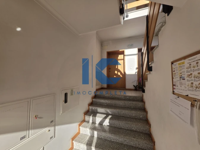 Apartamento T2 para Venda em Aguada de Cima Foto 2