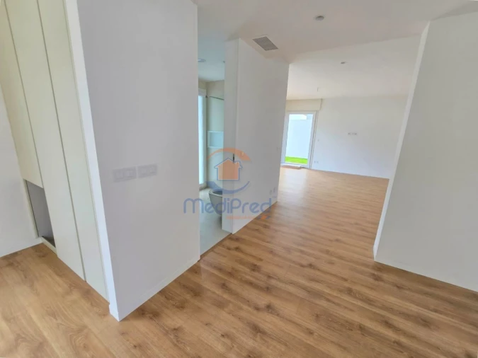 Apartamento T3 para Venda em Pontinha e Famões Foto 3