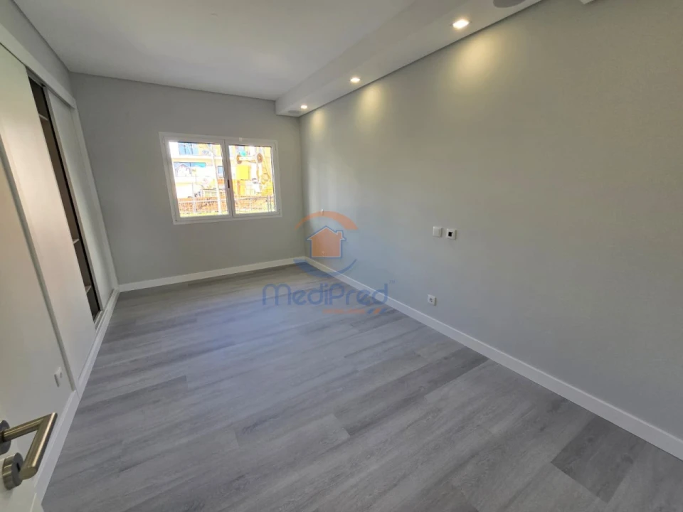 Apartamento T2 para Venda em Ramada e Caneças Foto 12