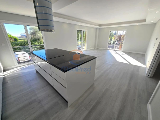 Apartamento T2 para Venda em Ramada e Caneças Foto 6