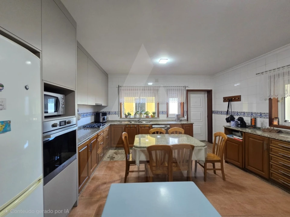 Moradia T4 para Venda em Eixo e Eirol Foto 4