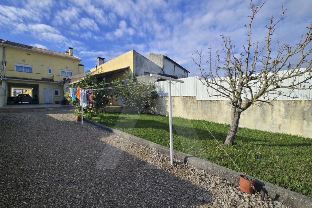 Moradia T4 para Venda em Eixo e Eirol Foto 3