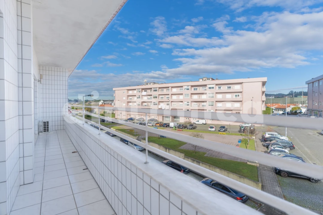 Apartamento T3 para Venda em Delães Foto 18