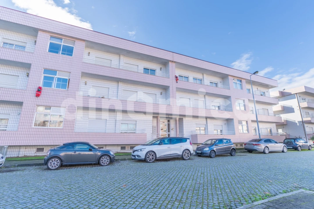 Apartamento T3 para Venda em Delães Foto 21