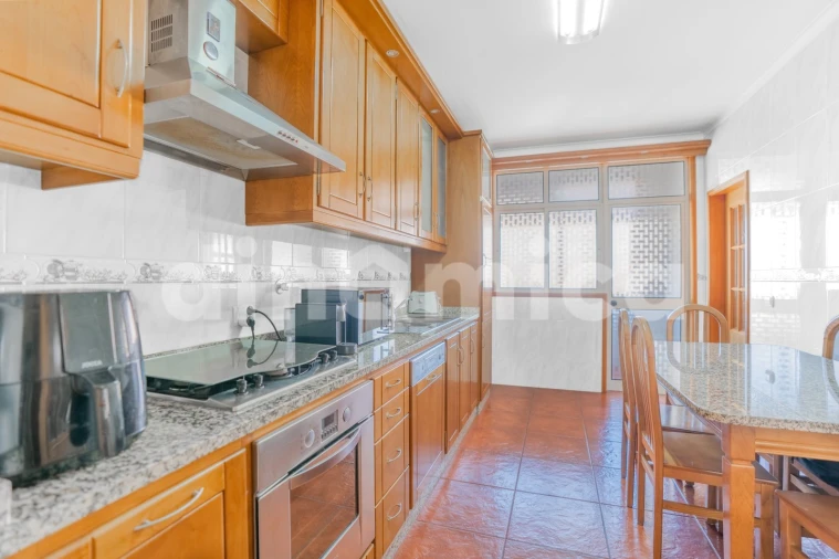 Apartamento T3 para Venda em Delães Foto 4