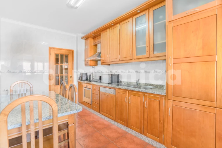 Apartamento T3 para Venda em Delães Foto 5