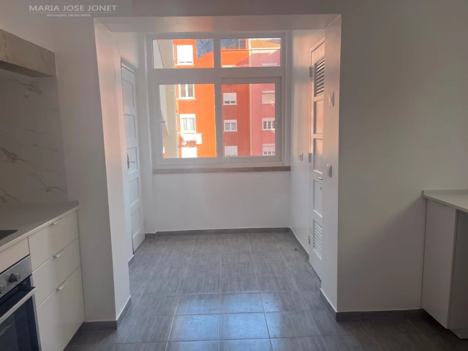 Apartamento T4 para Arrendamento em Campo de Ourique Foto 17