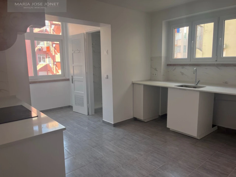 Apartamento T4 para Arrendamento em Campo de Ourique Foto 13