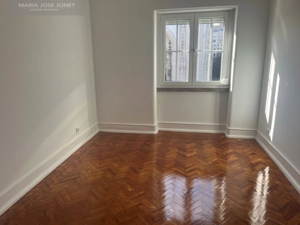 Apartamento T4 para Arrendamento em Campo de Ourique Foto 7