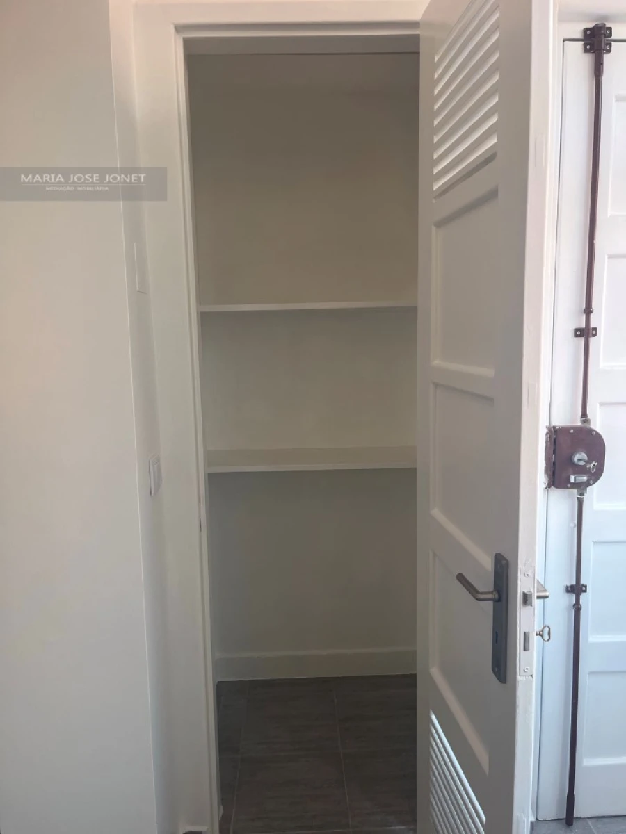 Apartamento T4 para Arrendamento em Campo de Ourique Foto 18