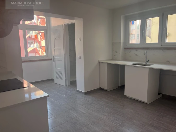 Apartamento T4 para Arrendamento em Campo de Ourique Foto 13