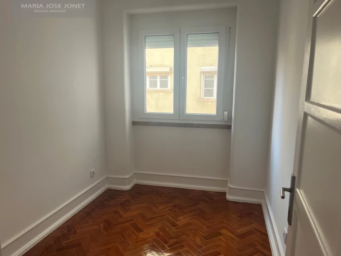 Apartamento T4 para Arrendamento em Campo de Ourique Foto 10