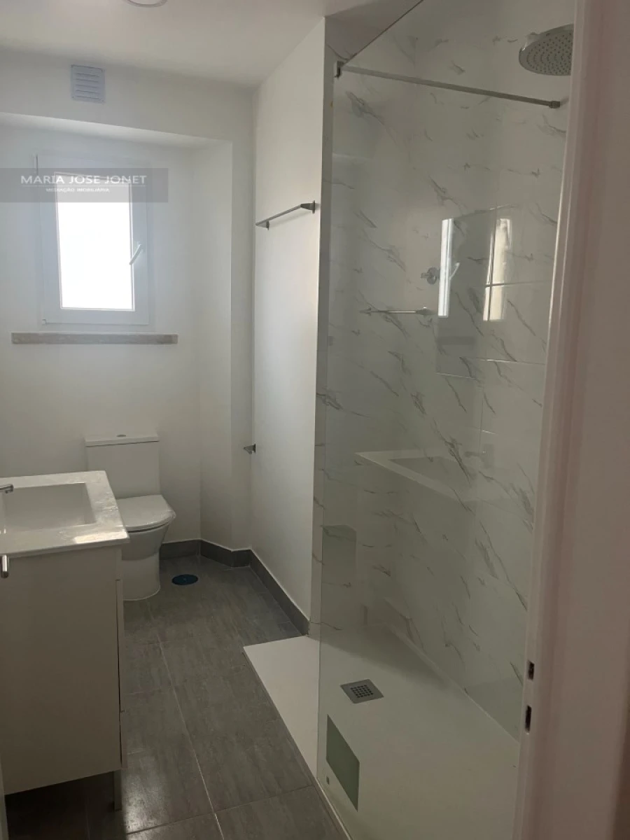 Apartamento T4 para Arrendamento em Campo de Ourique Foto 9