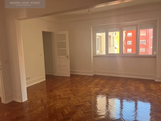 Apartamento T4 para Arrendamento em Campo de Ourique Foto 2