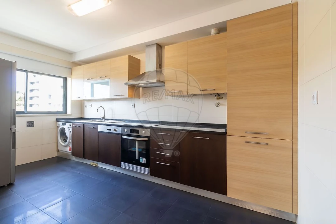 Apartamento T2 para Venda em Santo António dos Cavaleiros e Frielas Foto 13