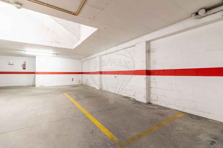 Apartamento T2 para Venda em Santo António dos Cavaleiros e Frielas Foto 7