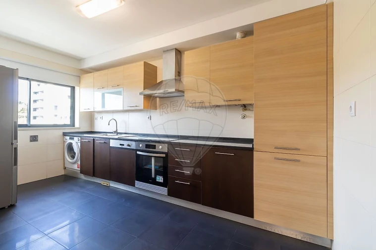 Apartamento T2 para Venda em Santo António dos Cavaleiros e Frielas Foto 13