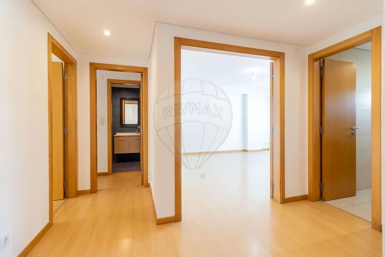 Apartamento T2 para Venda em Santo António dos Cavaleiros e Frielas Foto 9