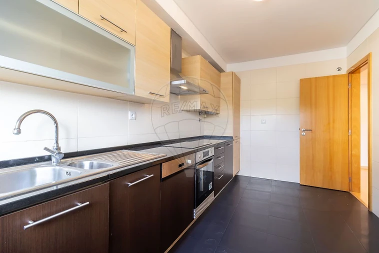 Apartamento T2 para Venda em Santo António dos Cavaleiros e Frielas Foto 14